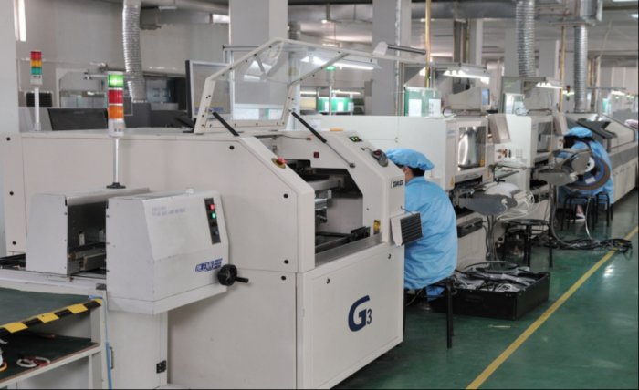 一線車間生產(chǎn)工人合影風采